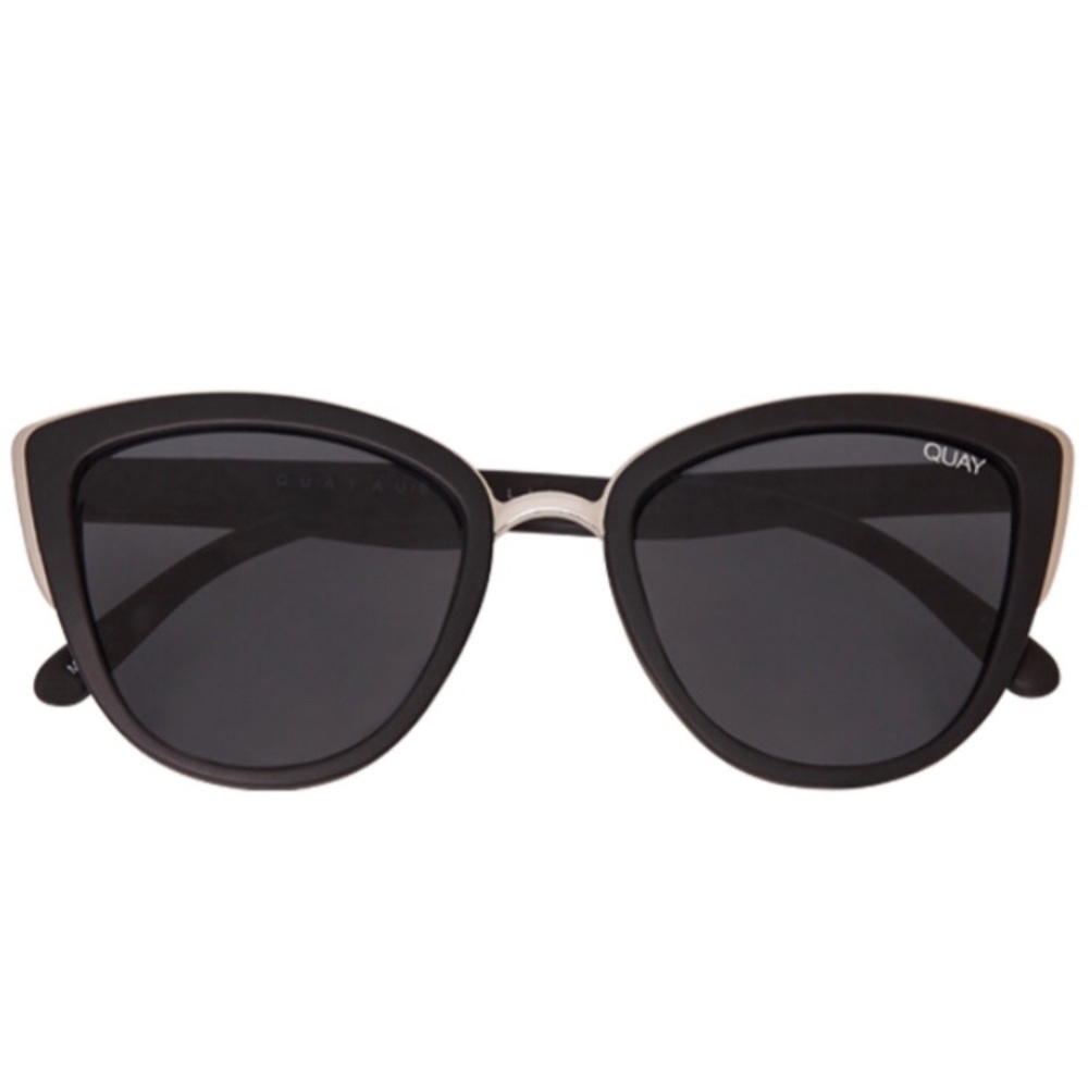 Quay ‘My Girl’ sunnies In black/smoke